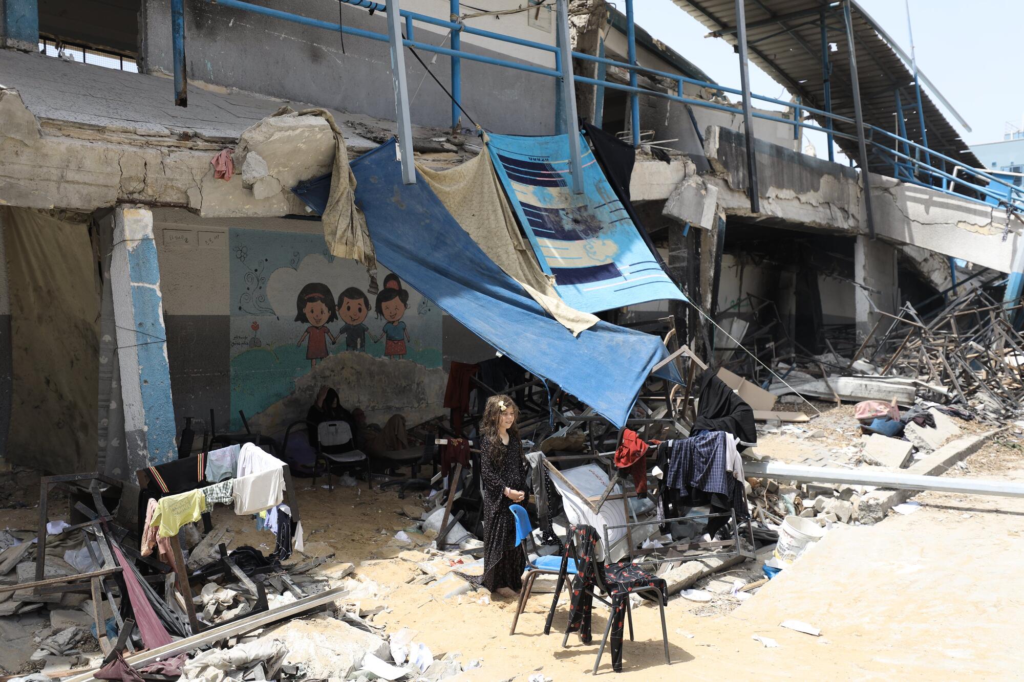 niña escuela refugio gaza